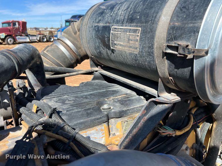 image for item ED2478 2003 Kenworth T600 semi truck