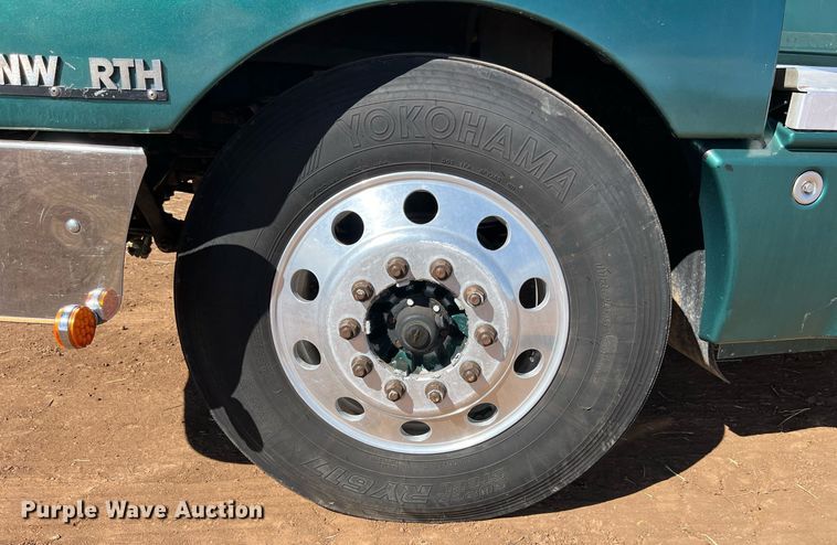 image for item ED2478 2003 Kenworth T600 semi truck