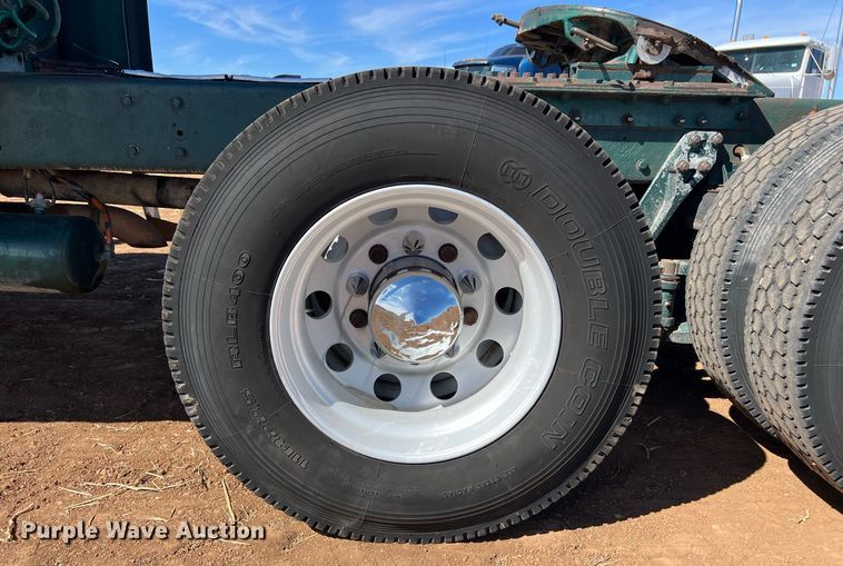 image for item ED2478 2003 Kenworth T600 semi truck