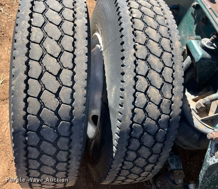 image for item ED2478 2003 Kenworth T600 semi truck