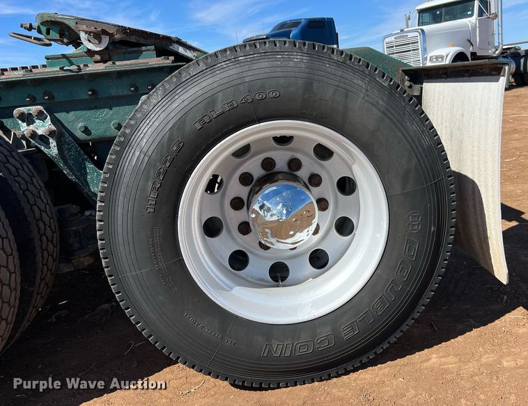 image for item ED2478 2003 Kenworth T600 semi truck