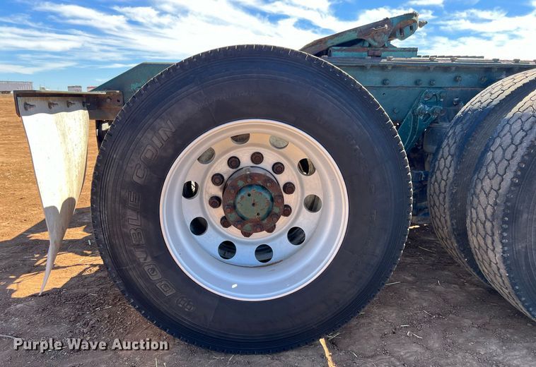 image for item ED2478 2003 Kenworth T600 semi truck