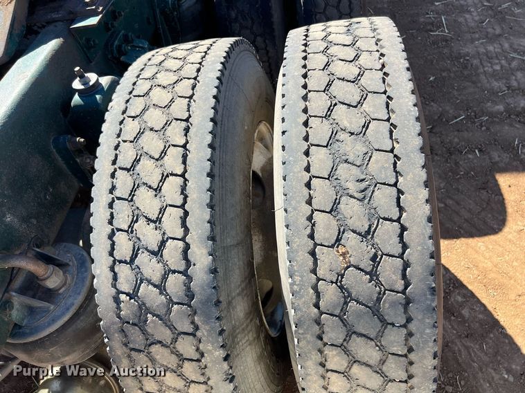 image for item ED2478 2003 Kenworth T600 semi truck