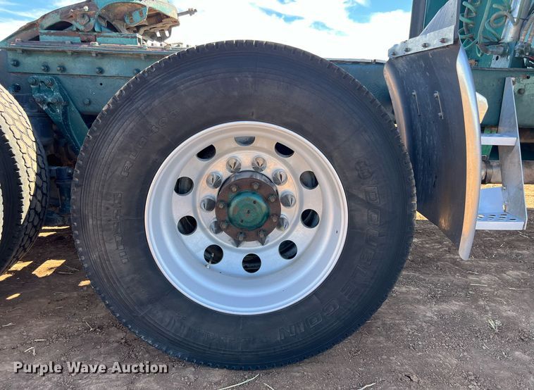 image for item ED2478 2003 Kenworth T600 semi truck