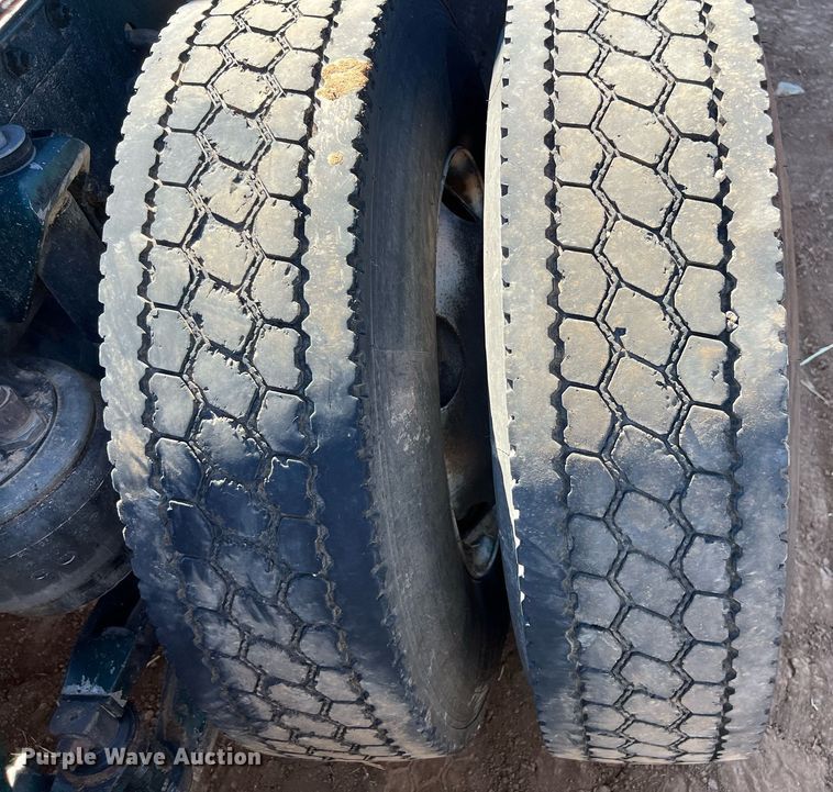 image for item ED2478 2003 Kenworth T600 semi truck