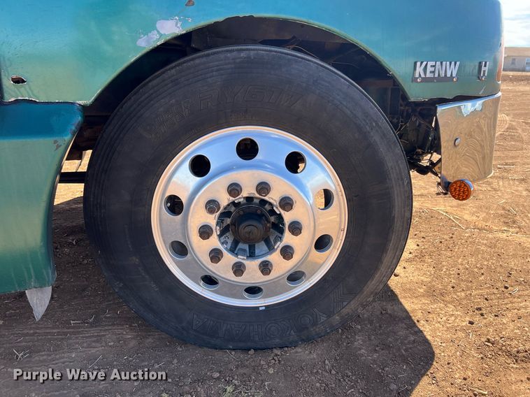 image for item ED2478 2003 Kenworth T600 semi truck