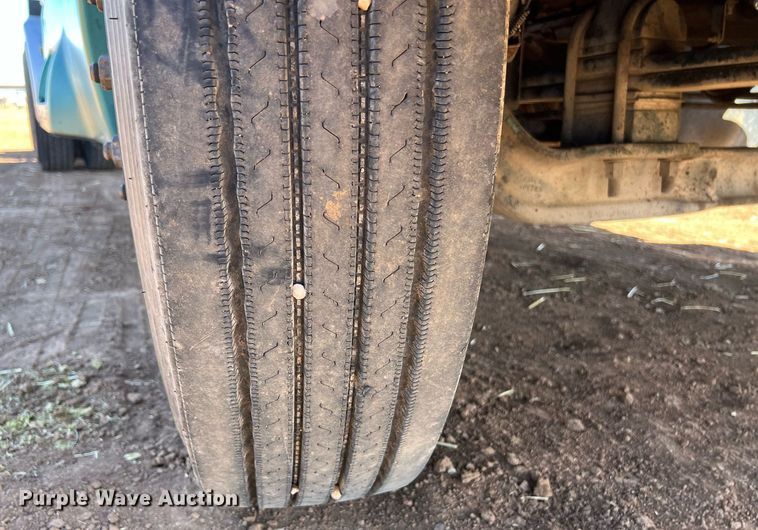 image for item ED2478 2003 Kenworth T600 semi truck