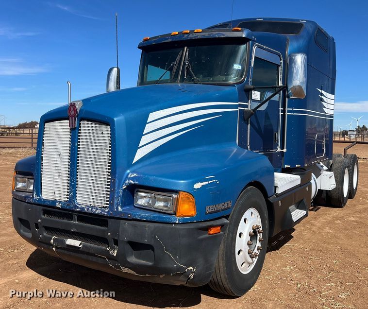 image for item ED2479 2004 Kenworth T600 semi truck