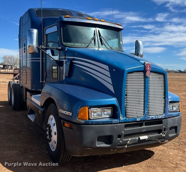 image for item ED2479 2004 Kenworth T600 semi truck