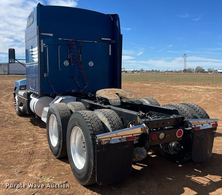 image for item ED2479 2004 Kenworth T600 semi truck