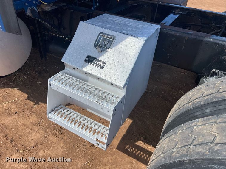 image for item ED2479 2004 Kenworth T600 semi truck