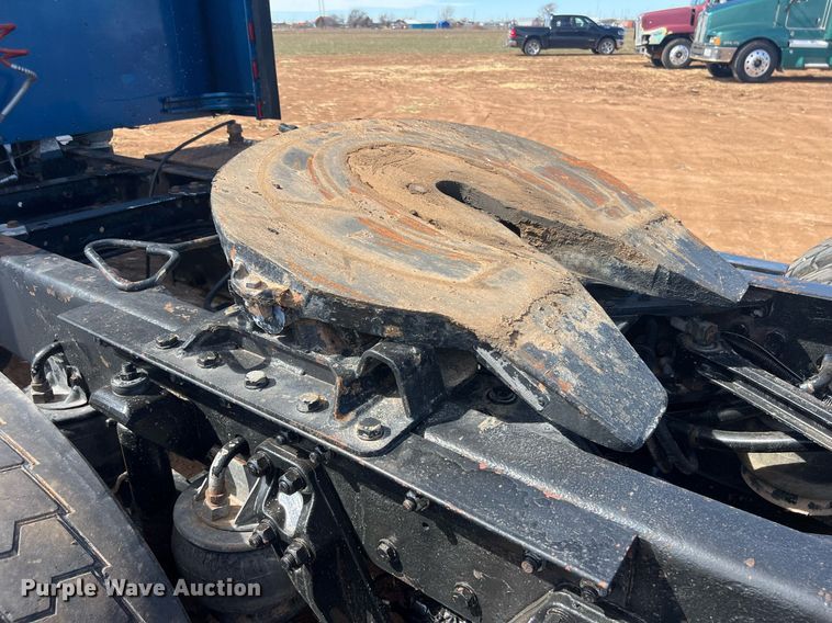 image for item ED2479 2004 Kenworth T600 semi truck