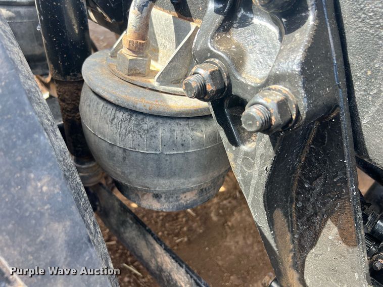 image for item ED2479 2004 Kenworth T600 semi truck