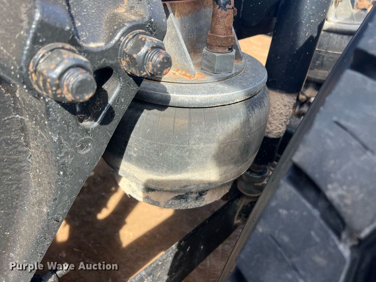 image for item ED2479 2004 Kenworth T600 semi truck