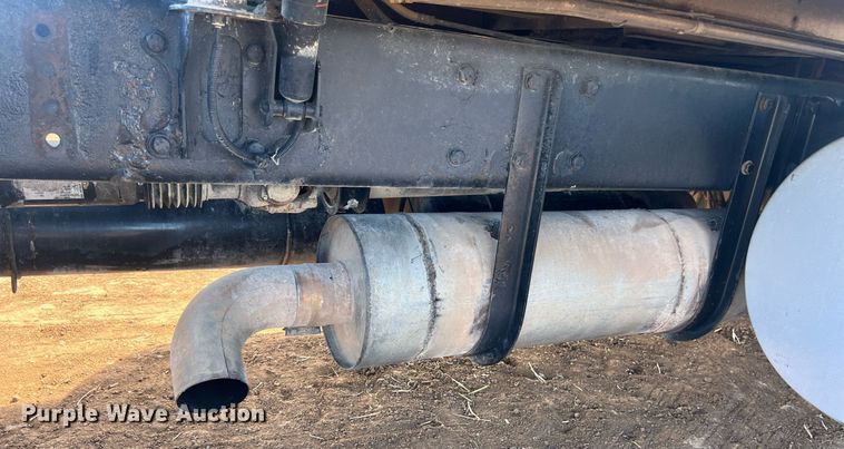 image for item ED2479 2004 Kenworth T600 semi truck