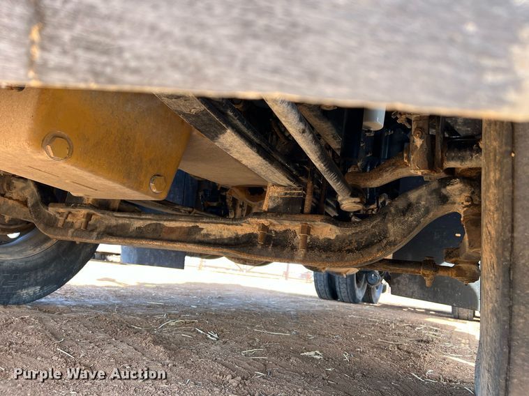 image for item ED2479 2004 Kenworth T600 semi truck