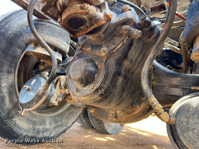 image for item ED2479 2004 Kenworth T600 semi truck