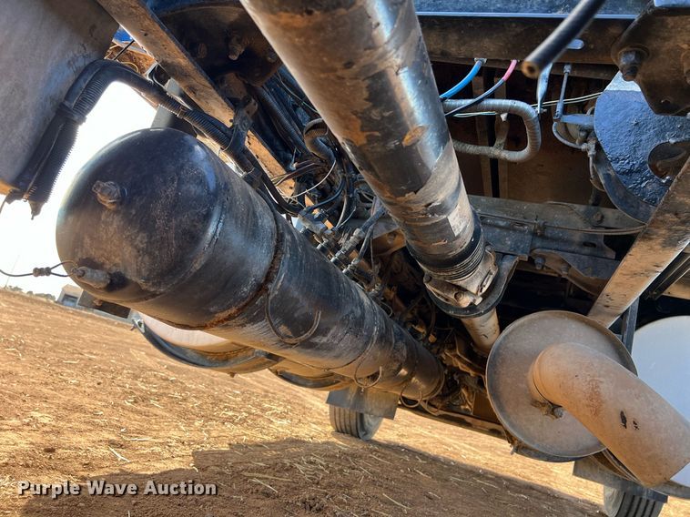 image for item ED2479 2004 Kenworth T600 semi truck