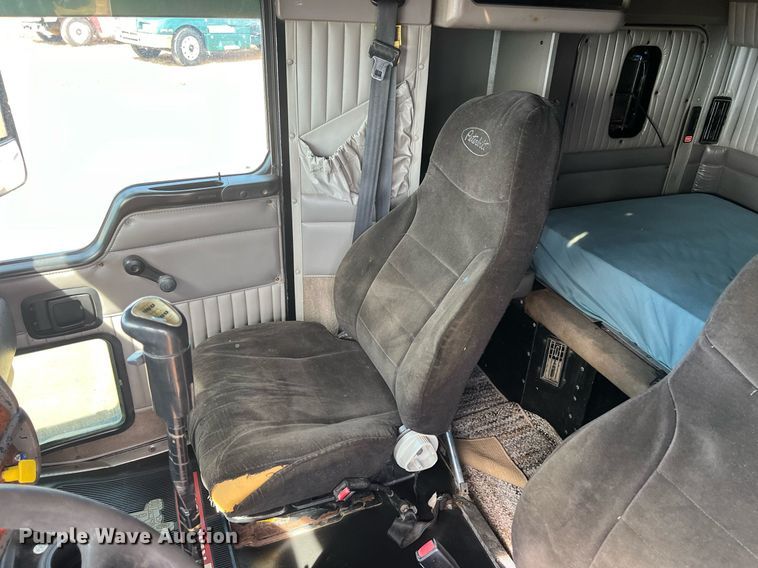 image for item ED2479 2004 Kenworth T600 semi truck