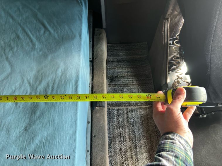 image for item ED2479 2004 Kenworth T600 semi truck