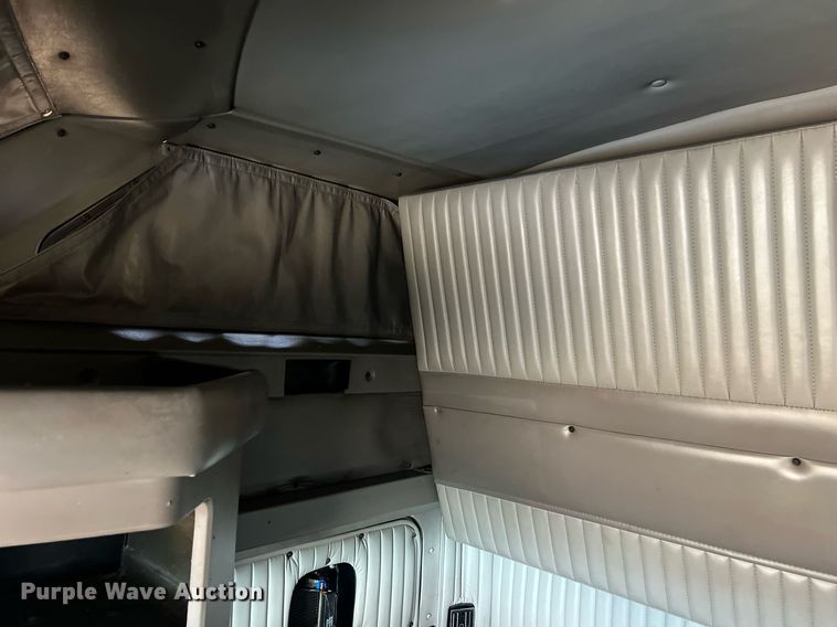 image for item ED2479 2004 Kenworth T600 semi truck