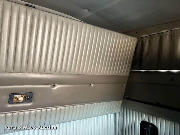 image for item ED2479 2004 Kenworth T600 semi truck