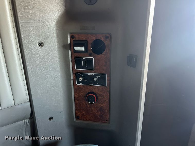 image for item ED2479 2004 Kenworth T600 semi truck