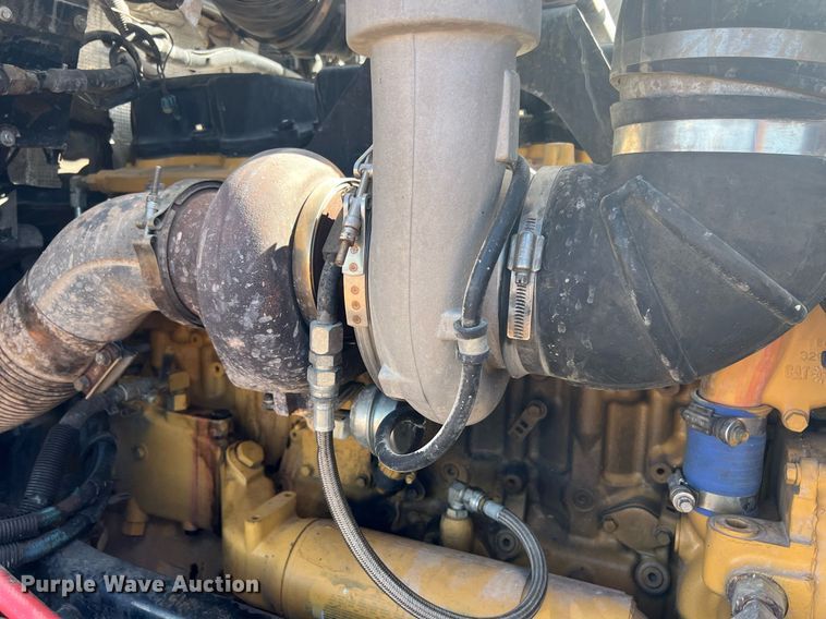 image for item ED2479 2004 Kenworth T600 semi truck