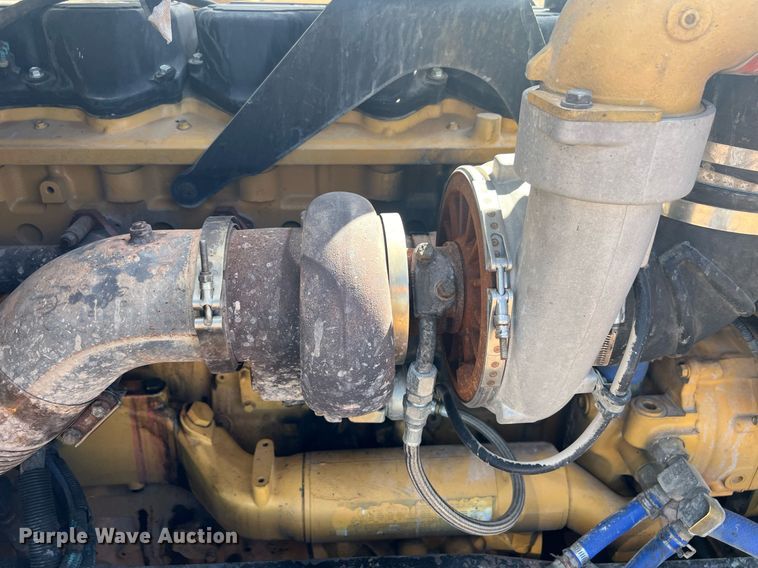 image for item ED2479 2004 Kenworth T600 semi truck