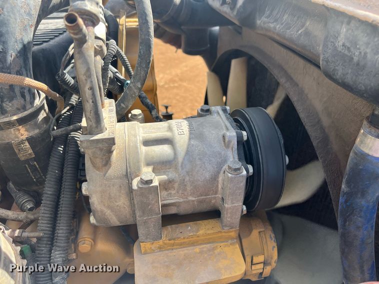 image for item ED2479 2004 Kenworth T600 semi truck