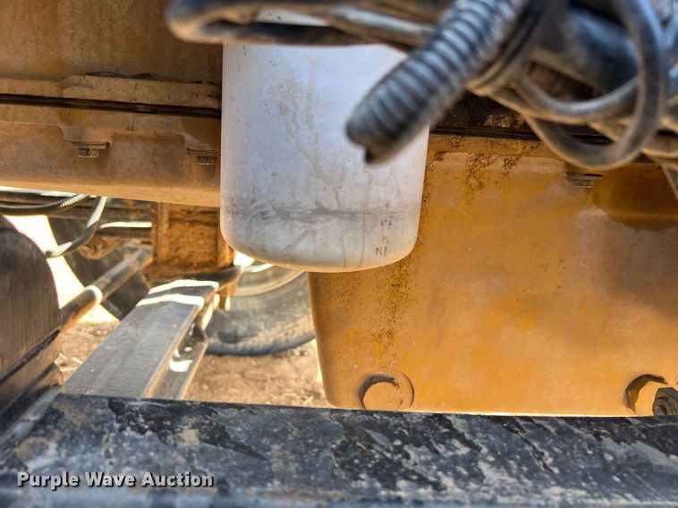 image for item ED2479 2004 Kenworth T600 semi truck