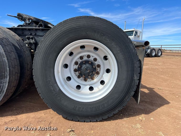 image for item ED2479 2004 Kenworth T600 semi truck