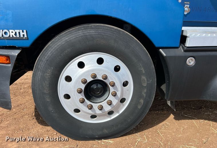 image for item ED2479 2004 Kenworth T600 semi truck