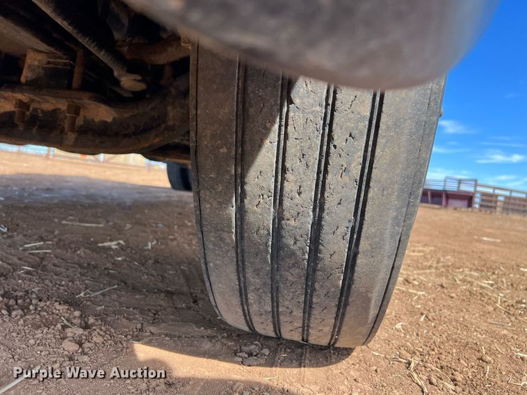 image for item ED2479 2004 Kenworth T600 semi truck