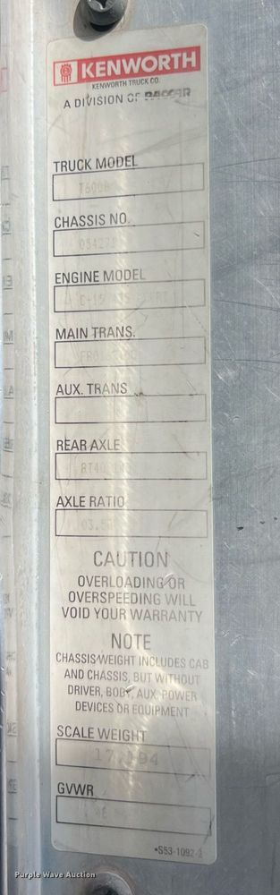 image for item ED2479 2004 Kenworth T600 semi truck