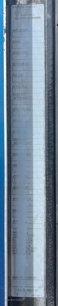 image for item ED2479 2004 Kenworth T600 semi truck