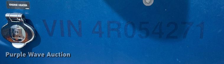 image for item ED2479 2004 Kenworth T600 semi truck