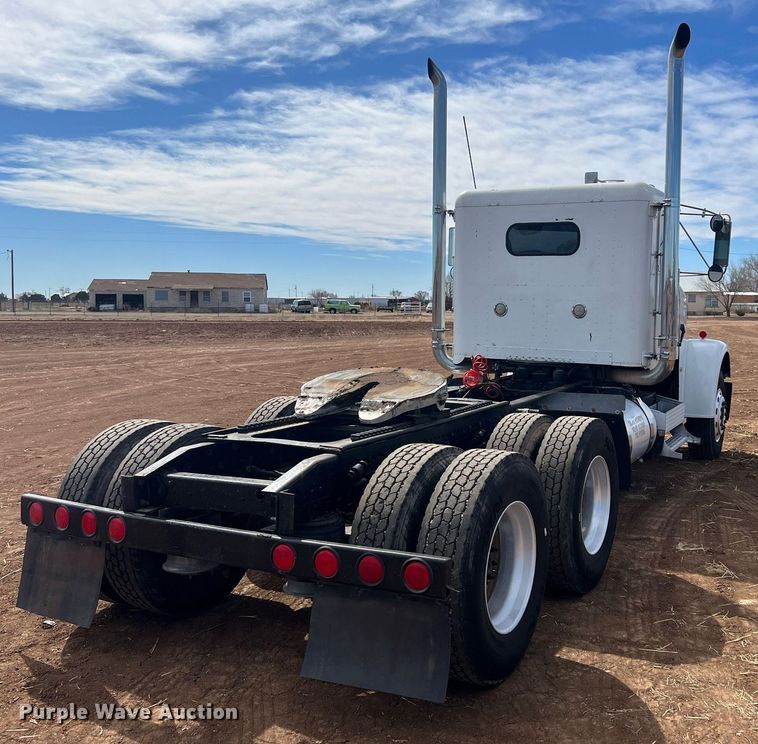 image for item ED2480 1999 Freightliner FLD semi truck