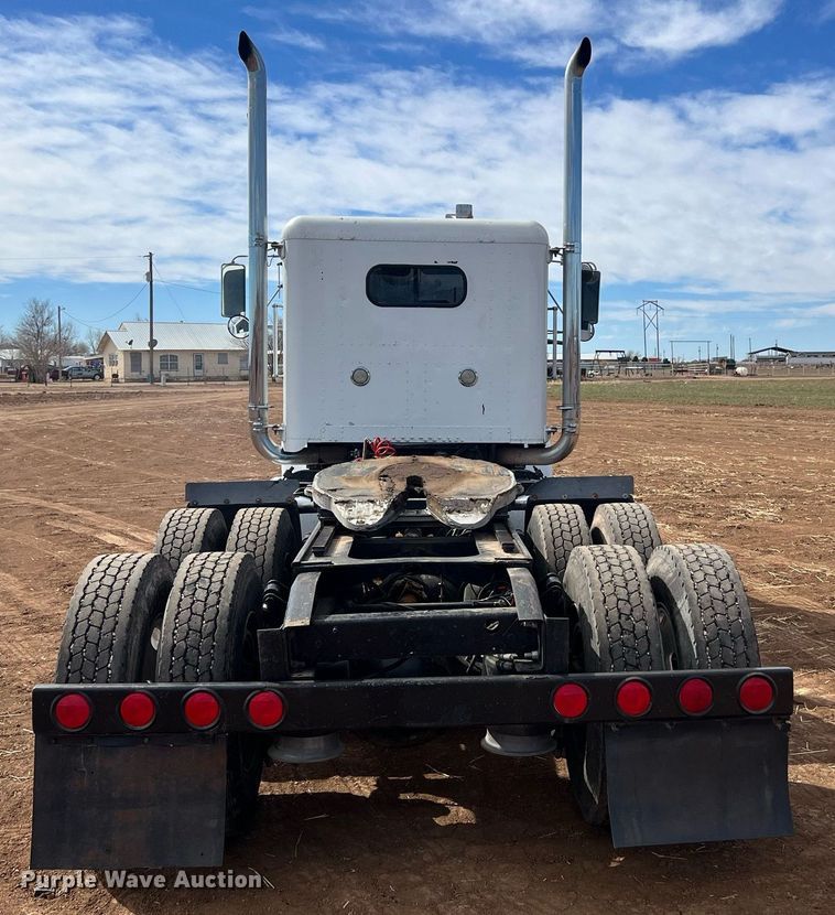 image for item ED2480 1999 Freightliner FLD semi truck