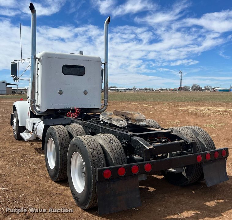 image for item ED2480 1999 Freightliner FLD semi truck