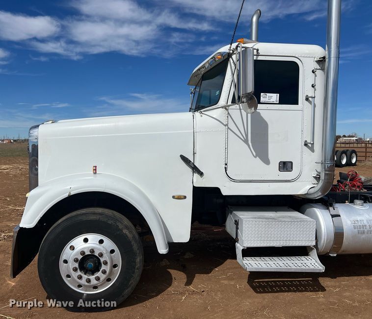 image for item ED2480 1999 Freightliner FLD semi truck