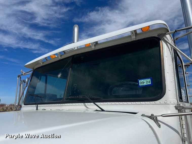 image for item ED2480 1999 Freightliner FLD semi truck