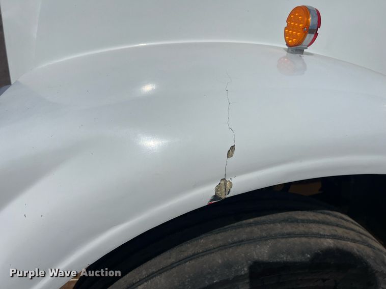 image for item ED2480 1999 Freightliner FLD semi truck