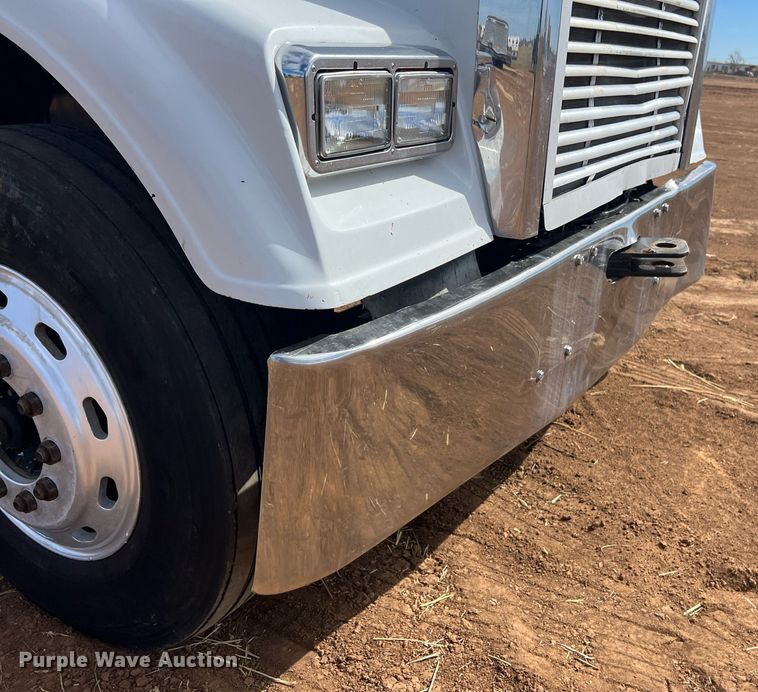 image for item ED2480 1999 Freightliner FLD semi truck