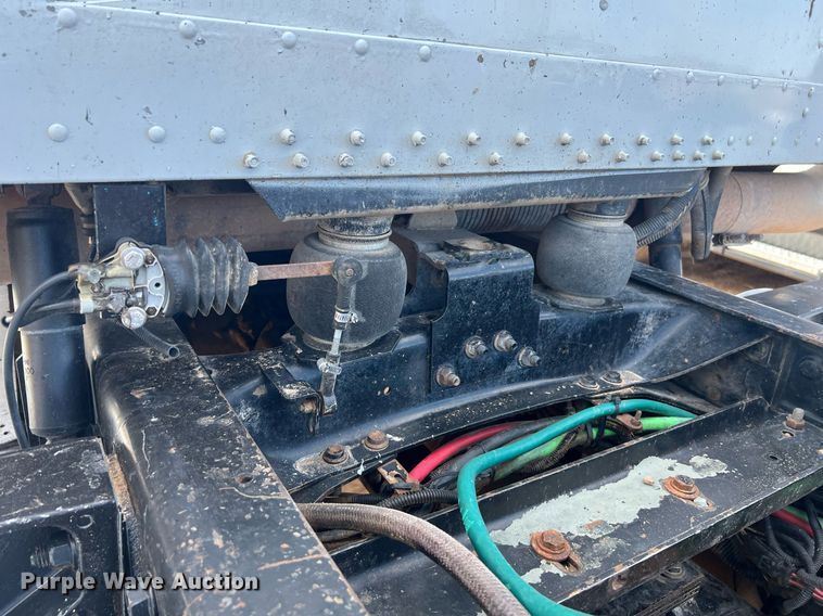 image for item ED2480 1999 Freightliner FLD semi truck