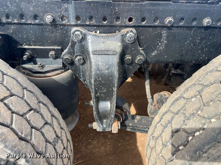 image for item ED2480 1999 Freightliner FLD semi truck