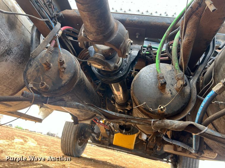 image for item ED2480 1999 Freightliner FLD semi truck