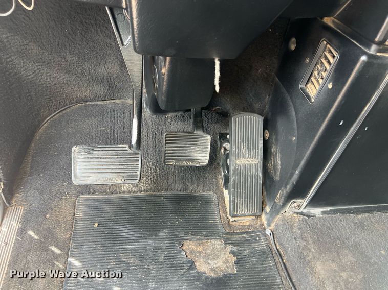 image for item ED2480 1999 Freightliner FLD semi truck