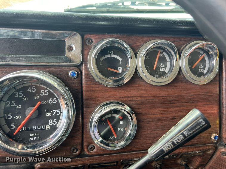 image for item ED2480 1999 Freightliner FLD semi truck