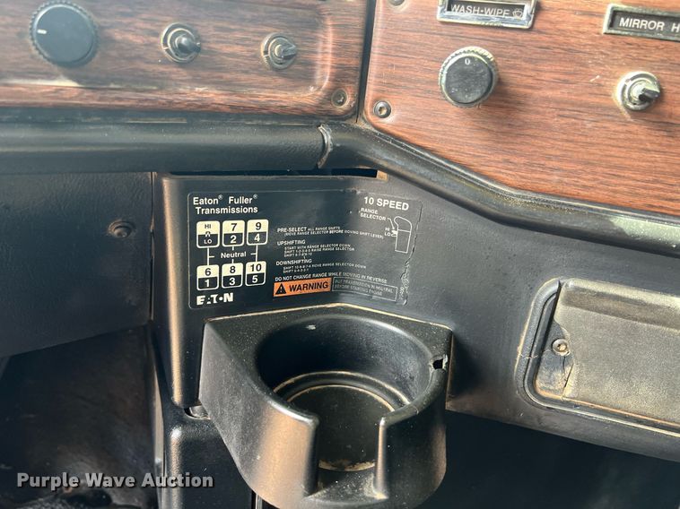 image for item ED2480 1999 Freightliner FLD semi truck